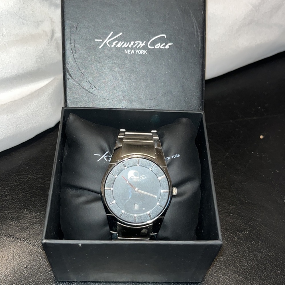 Watch - Picture 3 of 3